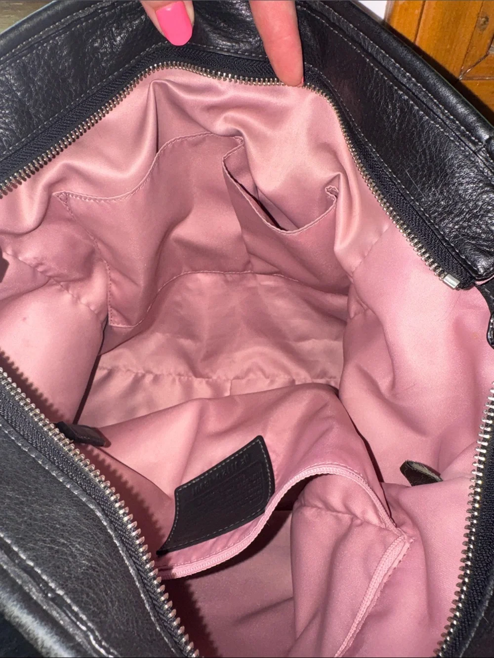 EUC Black Coach Chelsea Katarina Pebbled Leather Hobo Bag 18901 pink interior